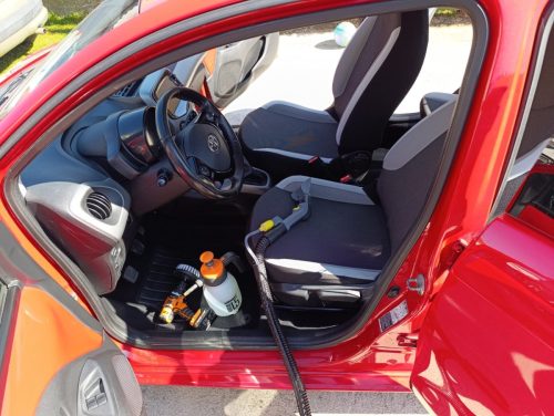 Profesionalno dubinsko čišćenje automobila – sedišta, tapacirung i enterijer. Brzo, kvalitetno i pouzdano. Pozovite +381645381829 Kruševac
